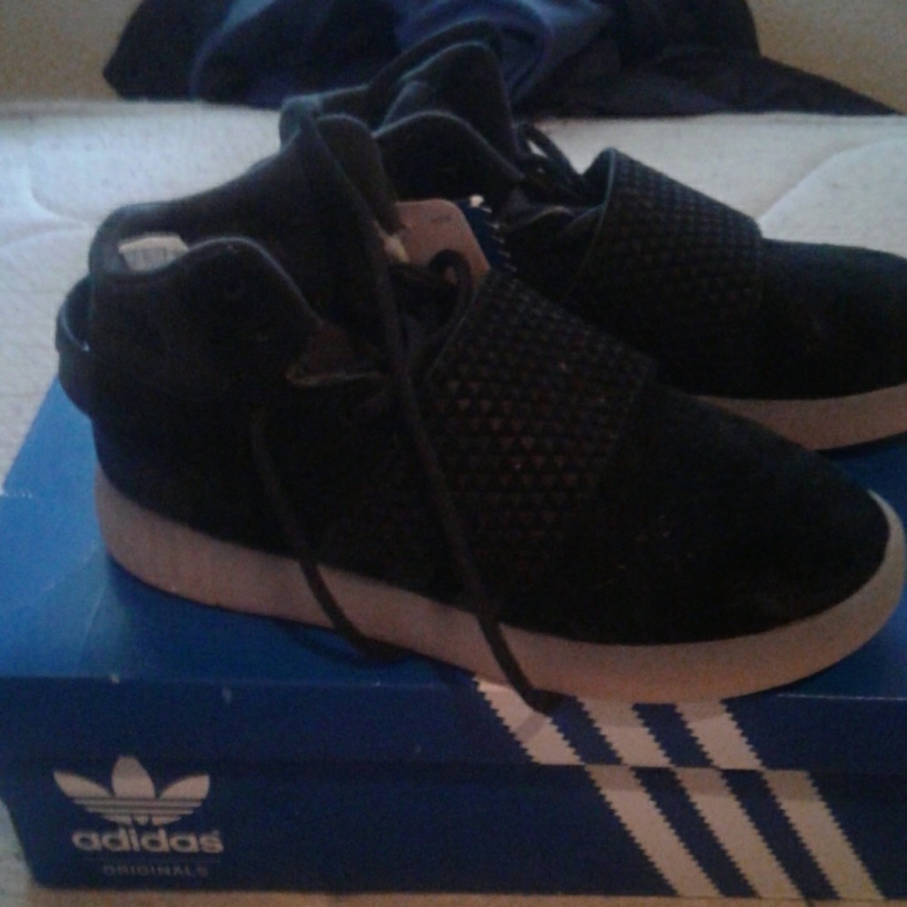 Girl 13 1/2 Adidas  shoe new in box